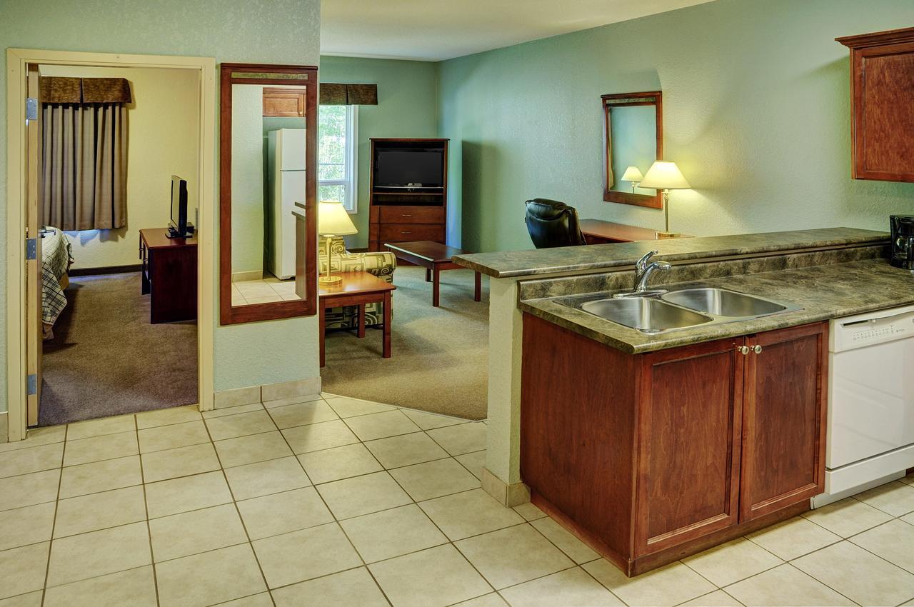 Lakeview Inns & Suites - Chetwynd Экстерьер фото