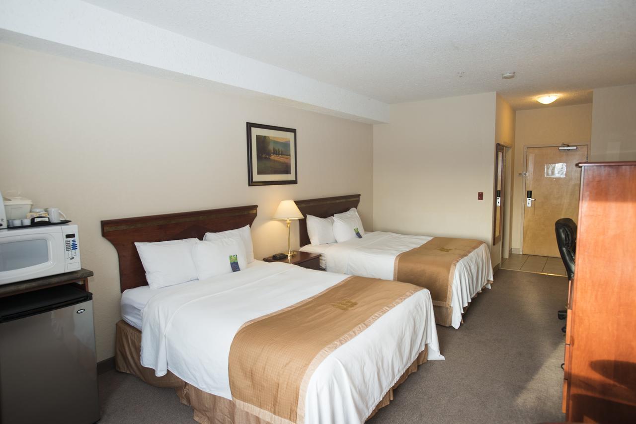Lakeview Inns & Suites - Chetwynd Экстерьер фото