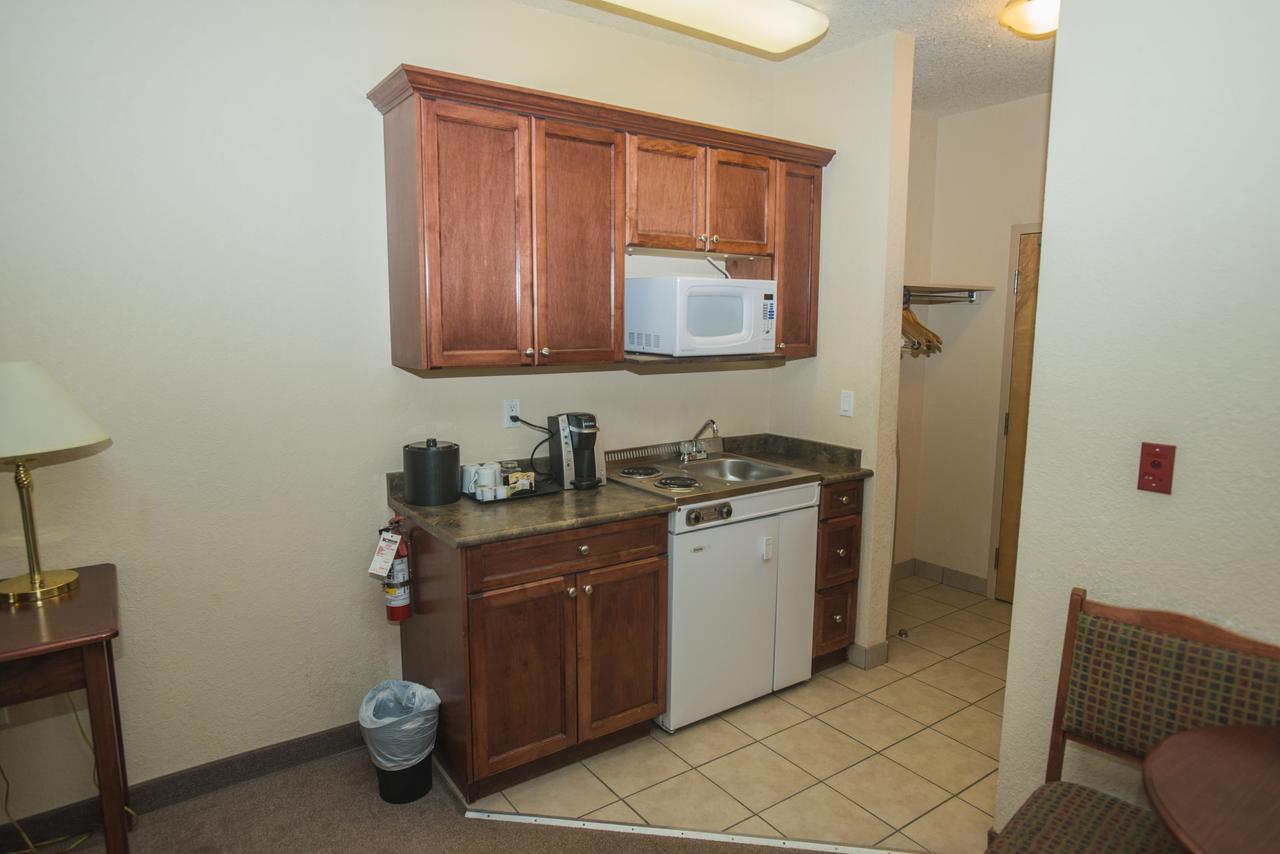 Lakeview Inns & Suites - Chetwynd Экстерьер фото