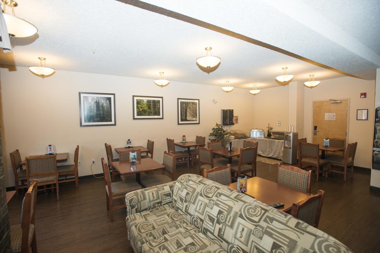 Lakeview Inns & Suites - Chetwynd Экстерьер фото