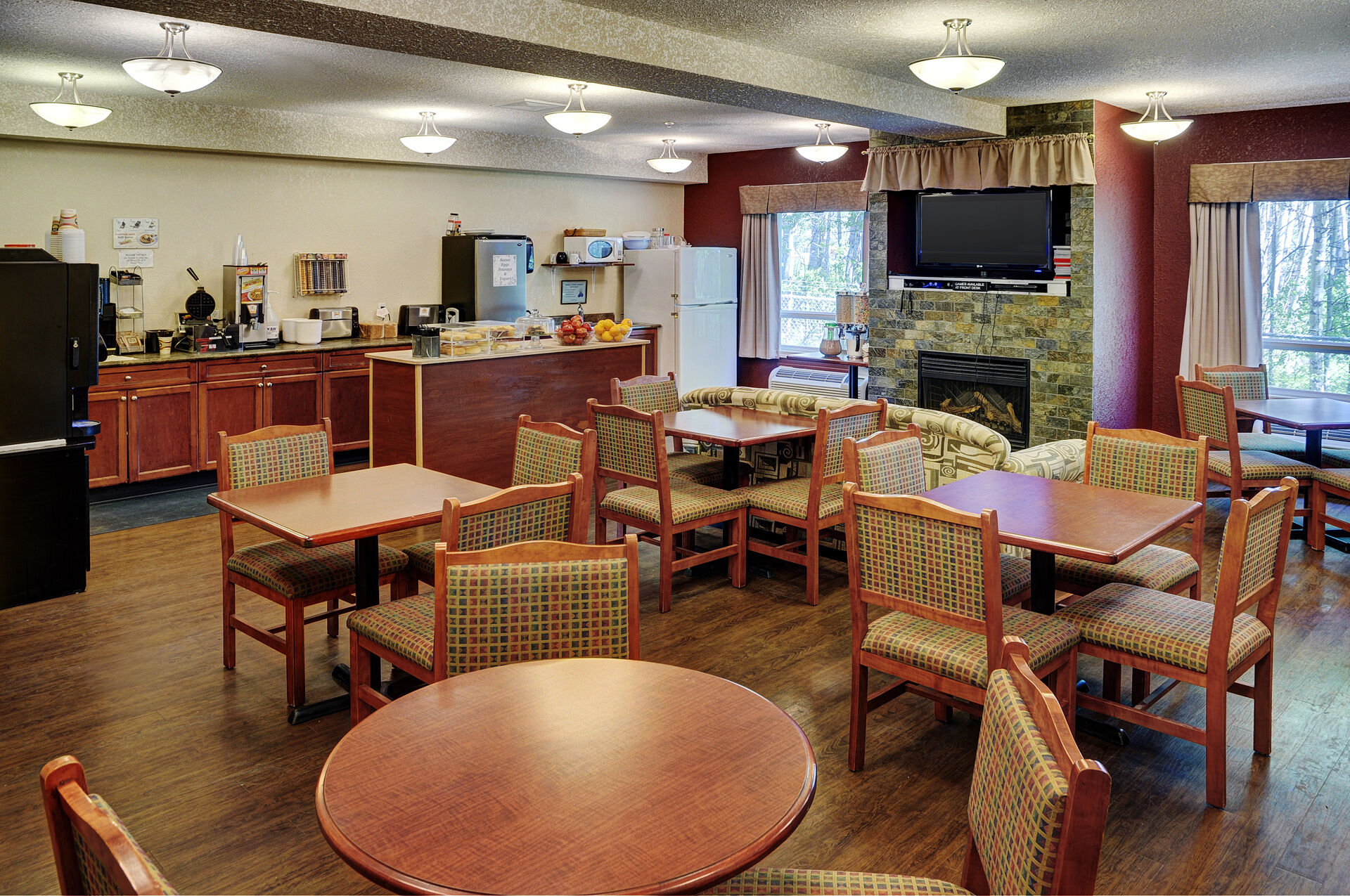 Lakeview Inns & Suites - Chetwynd Экстерьер фото